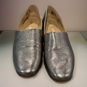 Clarks Collection Pure Tone Silver Loafers Women’s Comfort Slip On  Size 9.5M